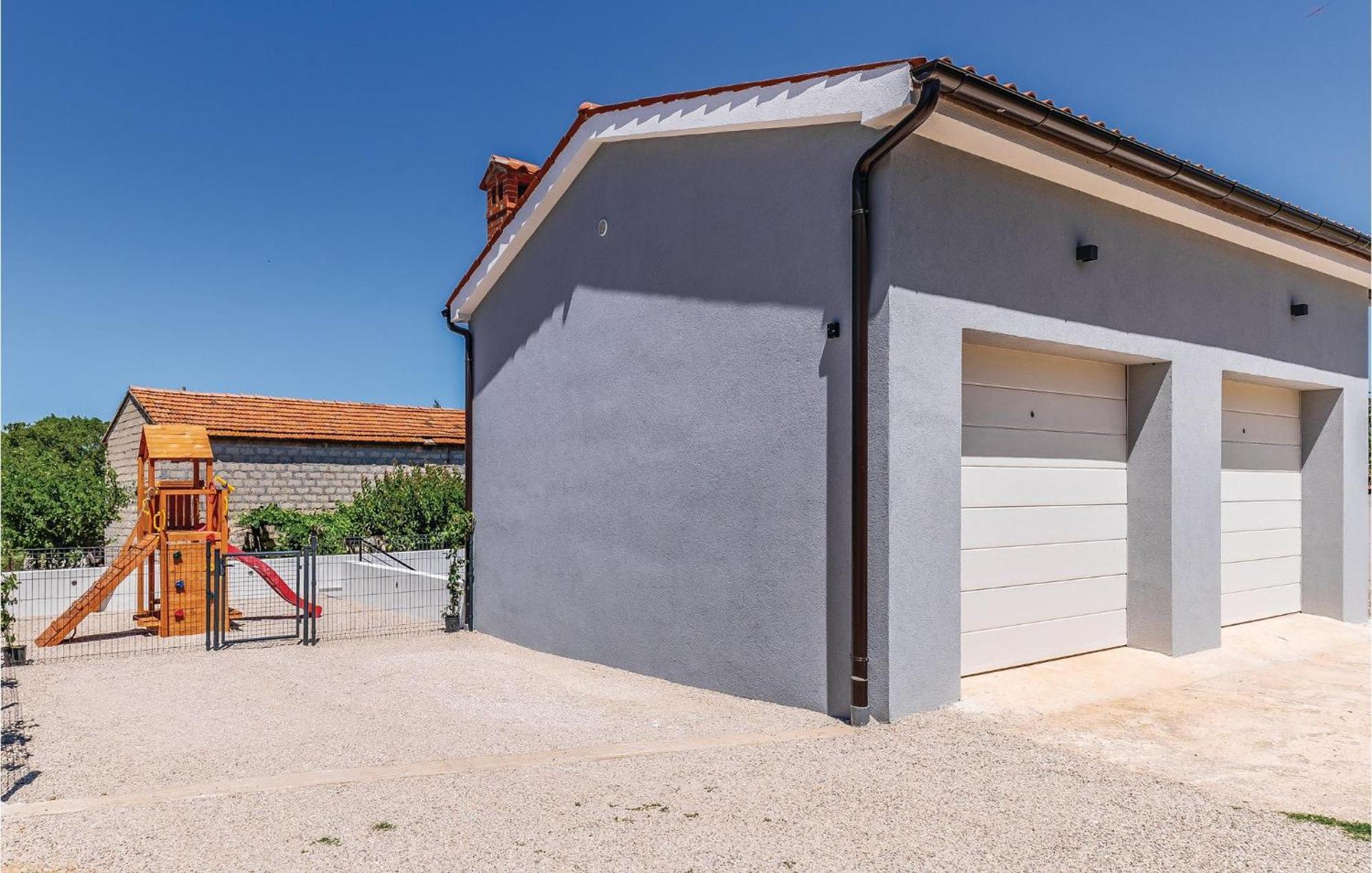 1 Bedroom Stunning Apartment In Pula Exterior foto