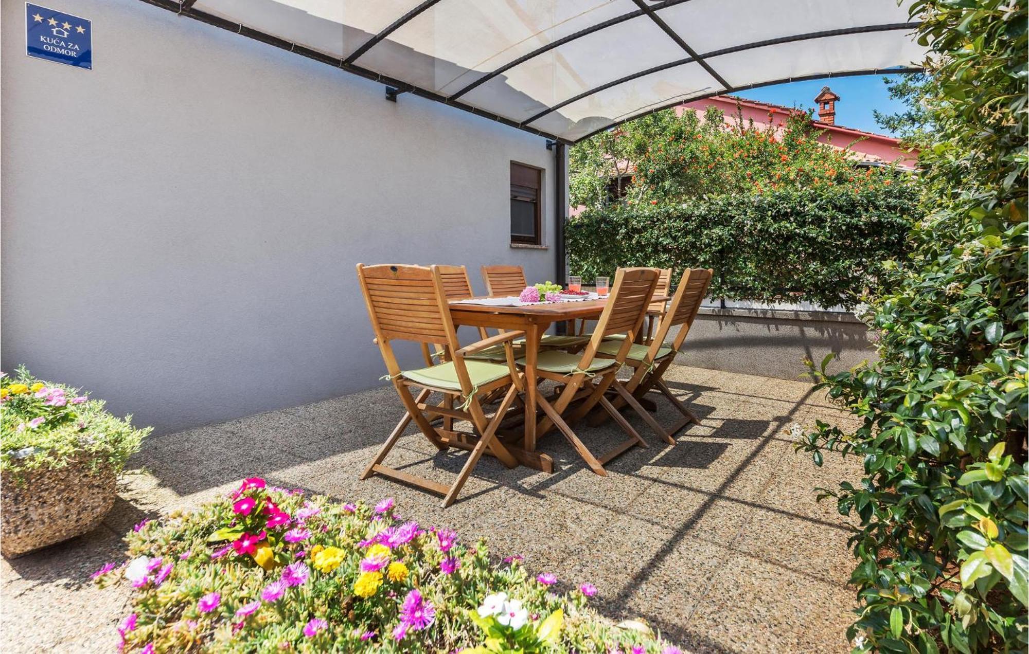 1 Bedroom Stunning Apartment In Pula Exterior foto